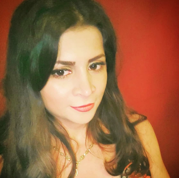 Meet your Posher, Shirin - Picture 3 of 4